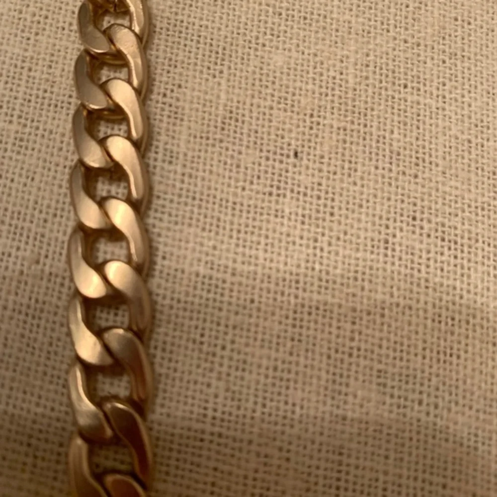 Touch Beautiful Goldtone Necklace NWOT